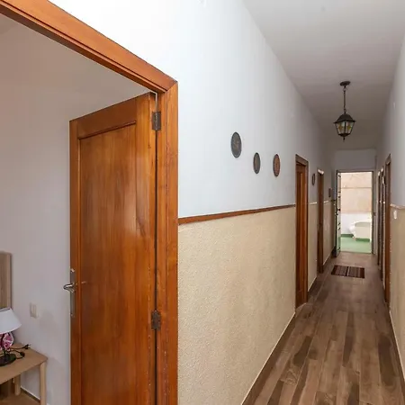 - 4 Bedrooms - 0275