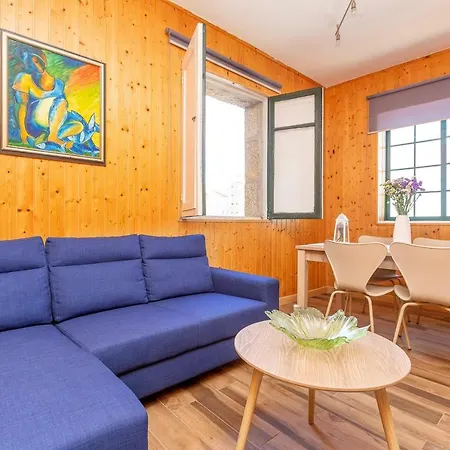 Apartment - 4 Bedrooms - 0275